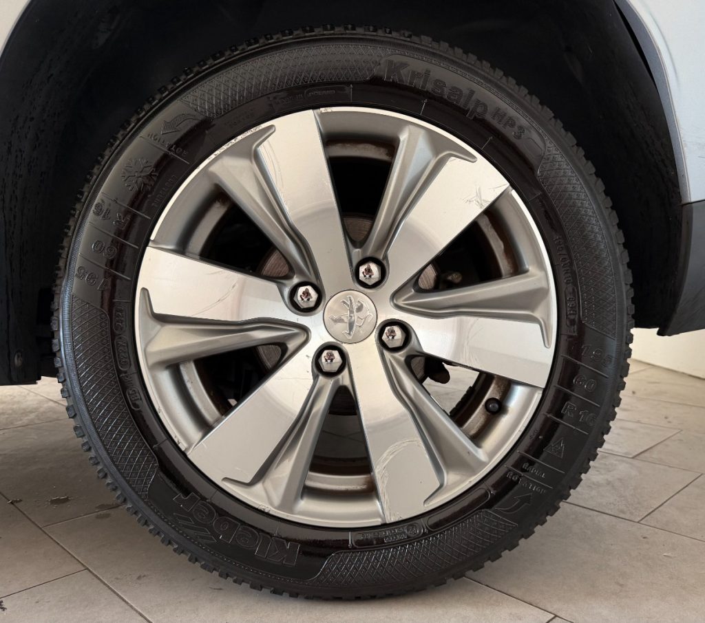 PEUGEOT 2008 1° serie PureTech 82 Allure - 8