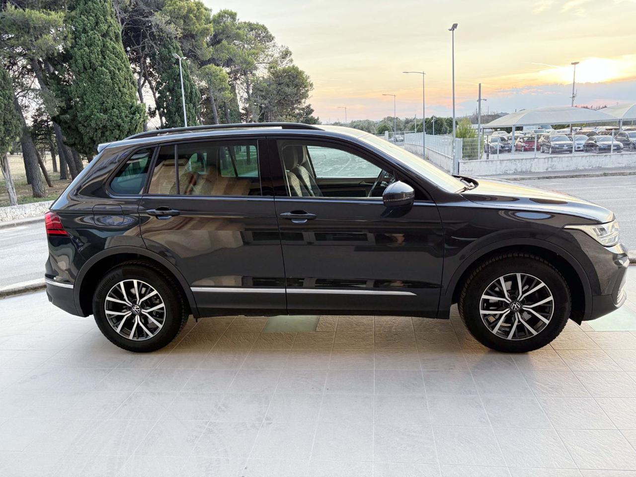 VOLKSWAGEN Tiguan 2.0 TDI 150 CV SCR DSG Life - 4