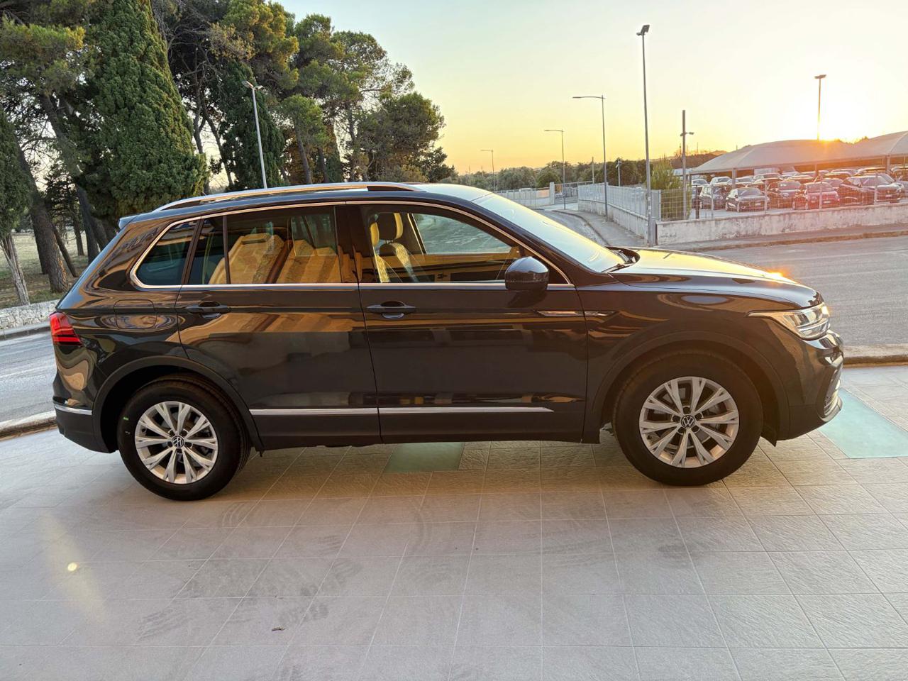 VOLKSWAGEN Tiguan 2.0 TDI 150 CV SCR DSG Life - 4