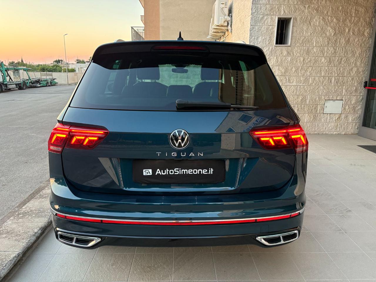 VOLKSWAGEN Tiguan 2.0 TDI 150 CV SCR DSG R-Line LUCI AMBIENTE - 6