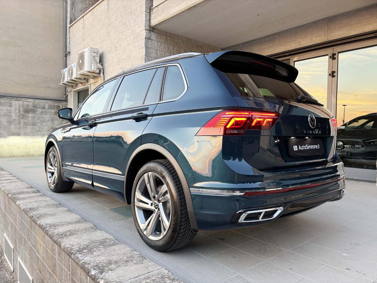 VOLKSWAGEN Tiguan 2.0 TDI 150 CV SCR DSG R-Line LUCI AMBIENTE - 7