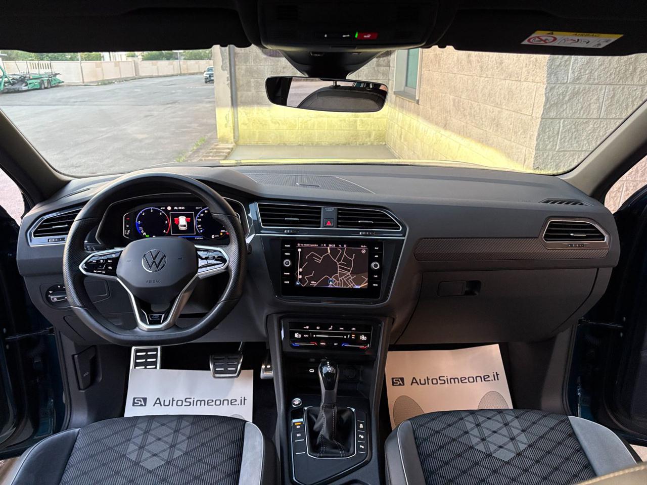 VOLKSWAGEN Tiguan 2.0 TDI 150 CV SCR DSG R-Line LUCI AMBIENTE - 13
