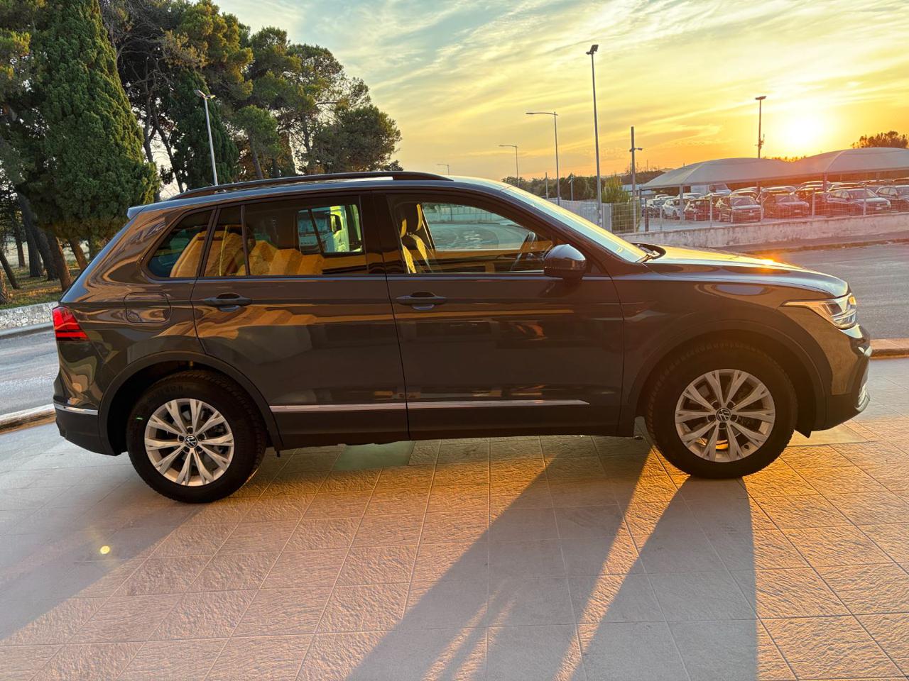 VOLKSWAGEN Tiguan 2.0 TDI 150 CV SCR DSG Life - 4