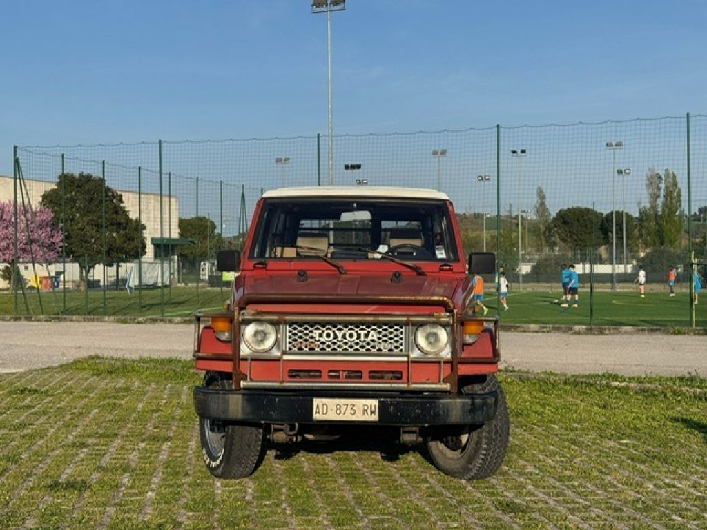 TOYOTA Land Cruiser 2.5 turbodiesel hard-top Bj-73 - 3
