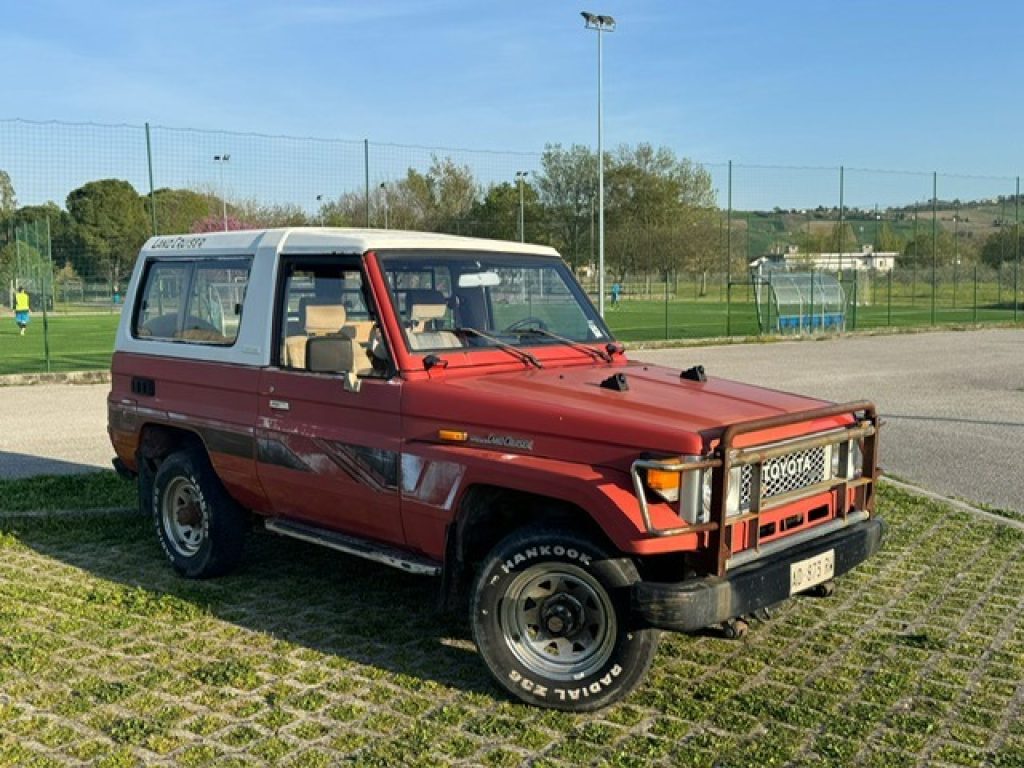 TOYOTA Land Cruiser 2.5 turbodiesel hard-top Bj-73 - 2