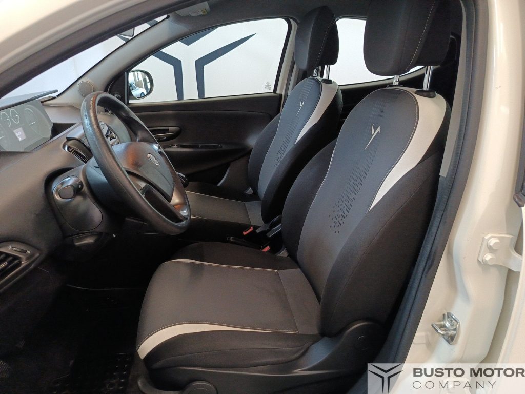 LANCIA Ypsilon Ypsilon 1.2 8v Gold c/CL 69cv E6 - 8