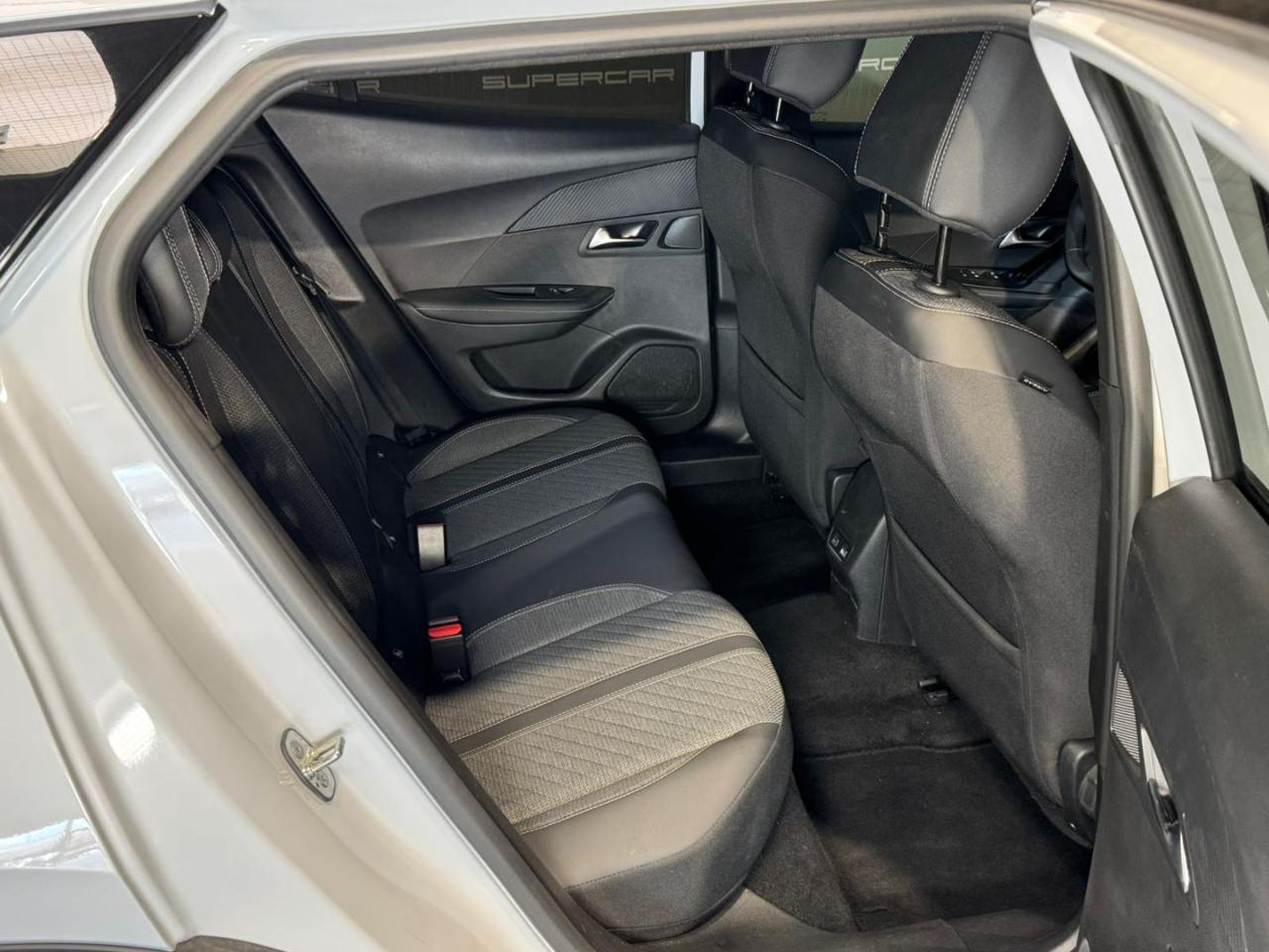 PEUGEOT 2008 PureTech 100 S&S Allure - 13
