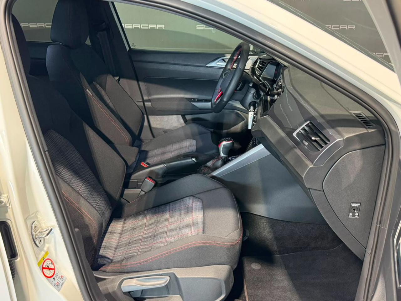 VOLKSWAGEN Polo 2.0 TSI DSG GTI - 12