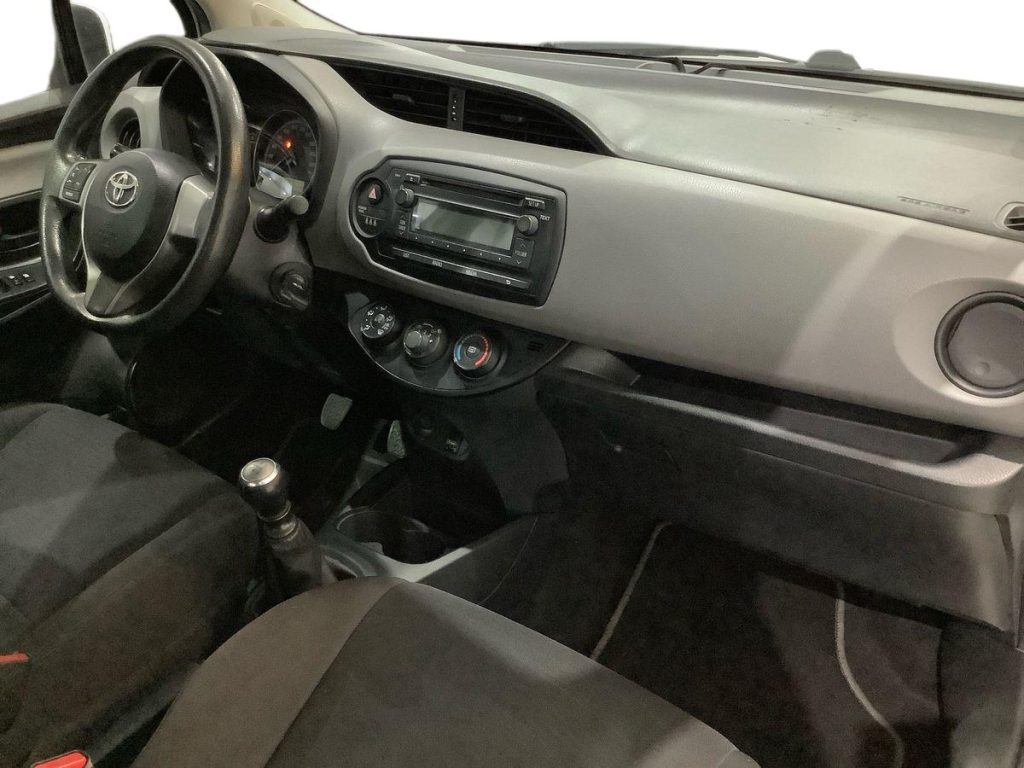 TOYOTA Yaris 1.4 D-4D 5 porte Cool - 9