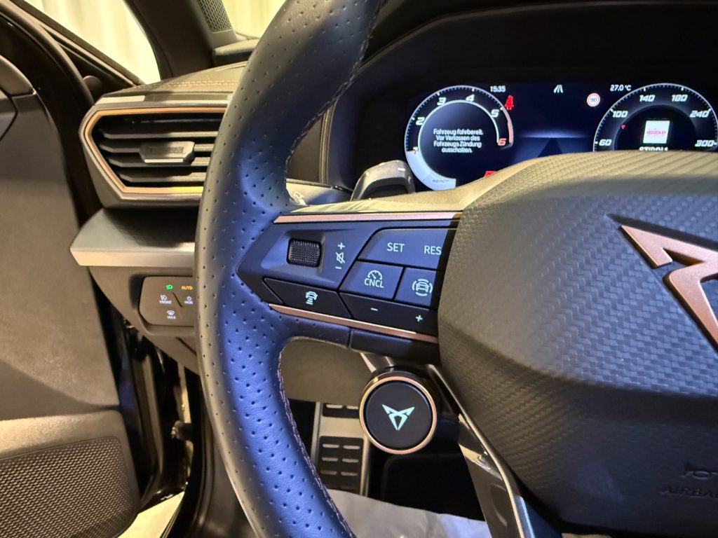 CUPRA Leon 2.0 TDI DSG **EDGE PACK** Keyless Advanced Cam - 11