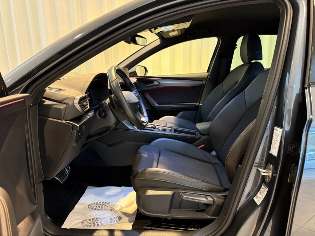 CUPRA Leon 2.0 TDI DSG **EDGE PACK** Keyless Advanced Cam - 4