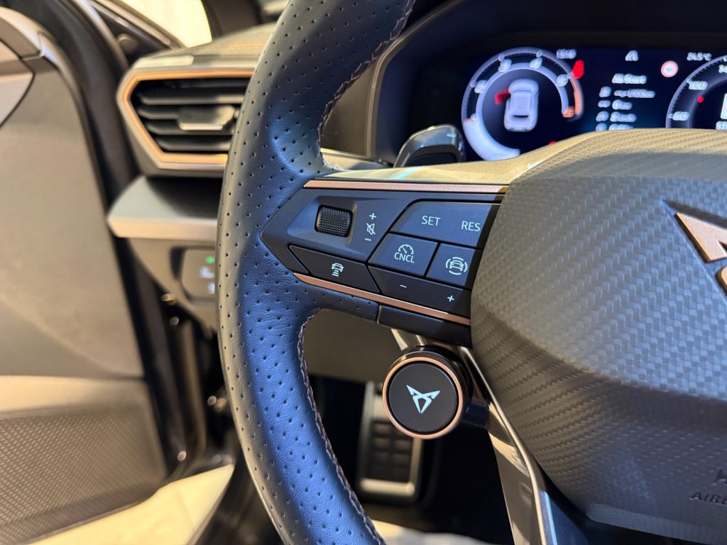 CUPRA Leon 2.0 TDI DSG **EDGE PACK** Keyless Advanced Cam - 11