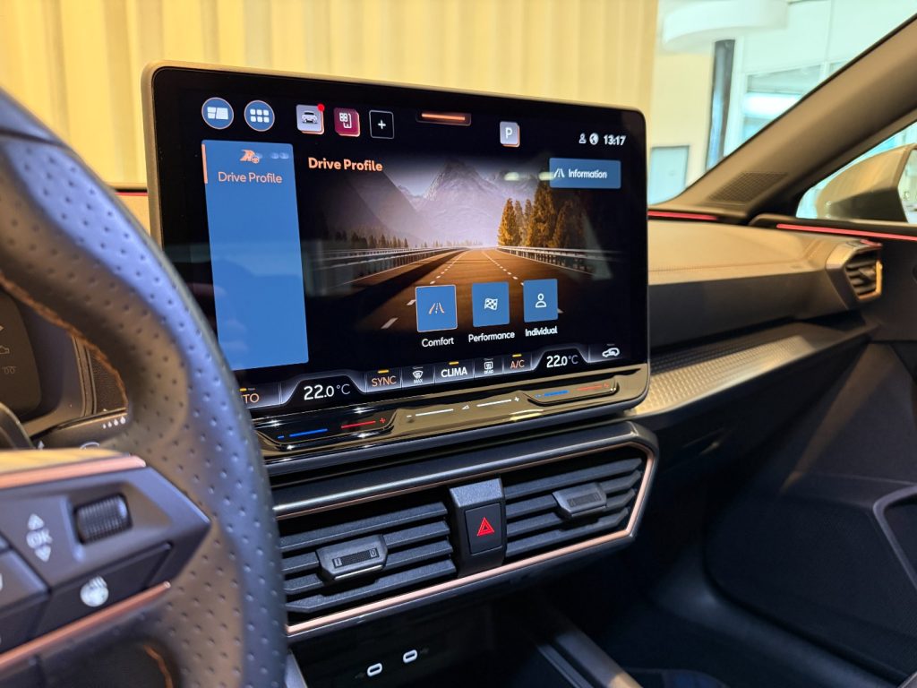 CUPRA Leon 2.0 TDI DSG **EDGE PACK** Keyless Advanced Cam - 15