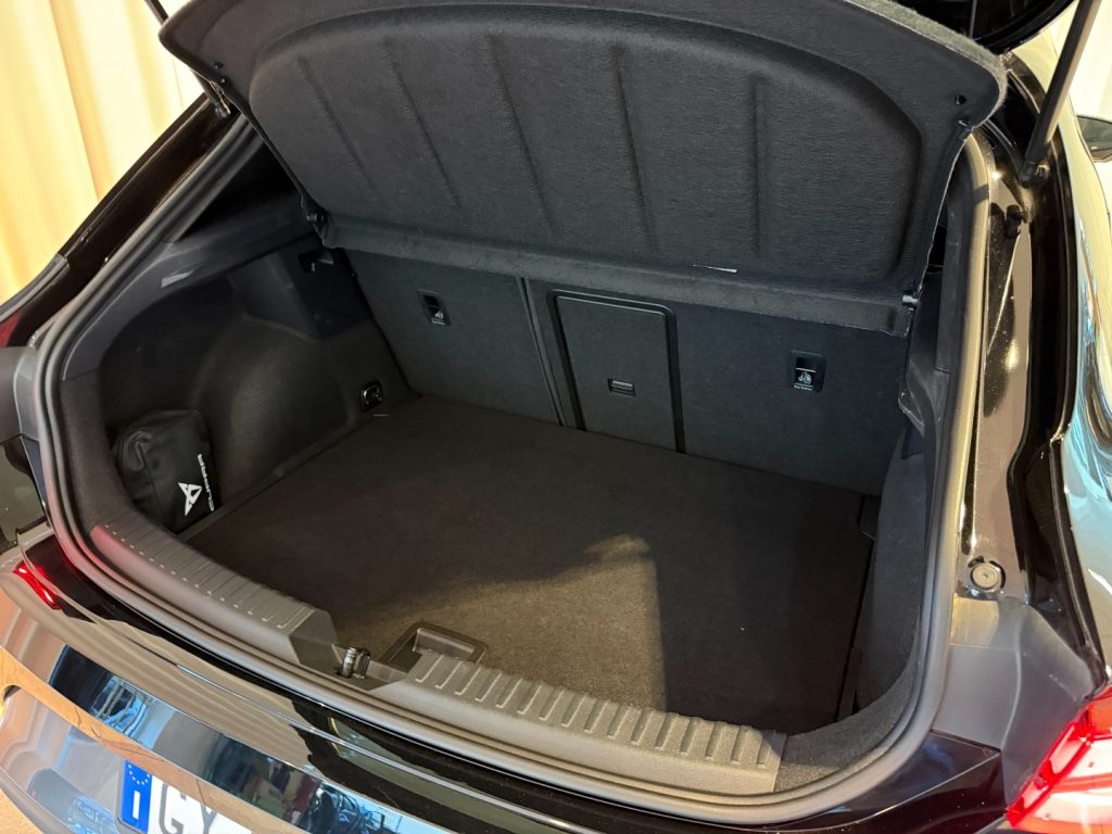 CUPRA Leon 2.0 TDI DSG **EDGE PACK** Keyless Advanced Cam - 9