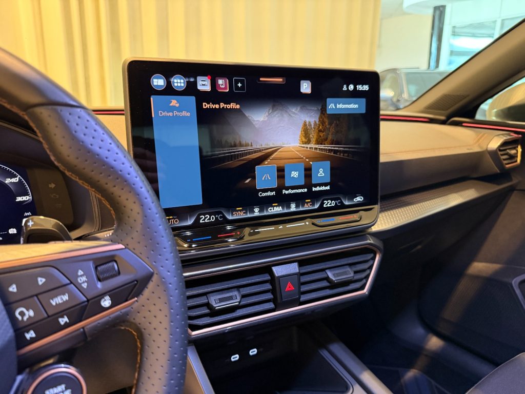 CUPRA Leon 2.0 TDI DSG **EDGE PACK** Keyless Advanced Cam - 15