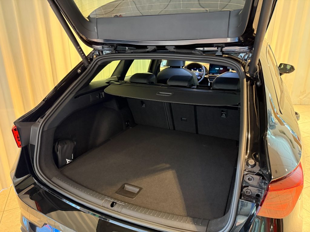 CUPRA Leon Sportstourer 2.0 TDI DSG EDGE PACK Camera App Conn - 17
