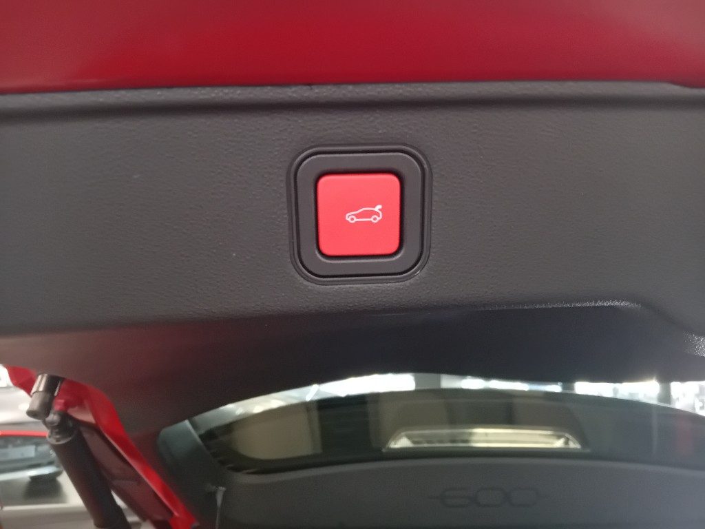 Clicca per ingrandire 600 - Hybrid 100 CV DCT MHEV La Prima
