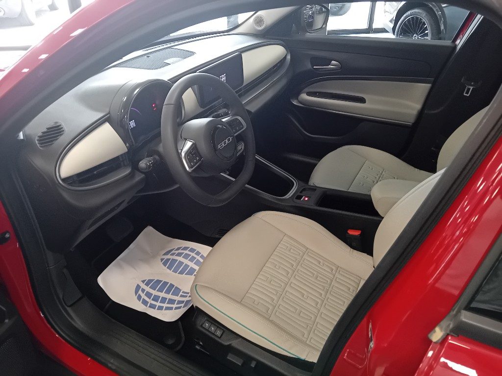 Clicca per ingrandire 600 - Hybrid 100 CV DCT MHEV La Prima