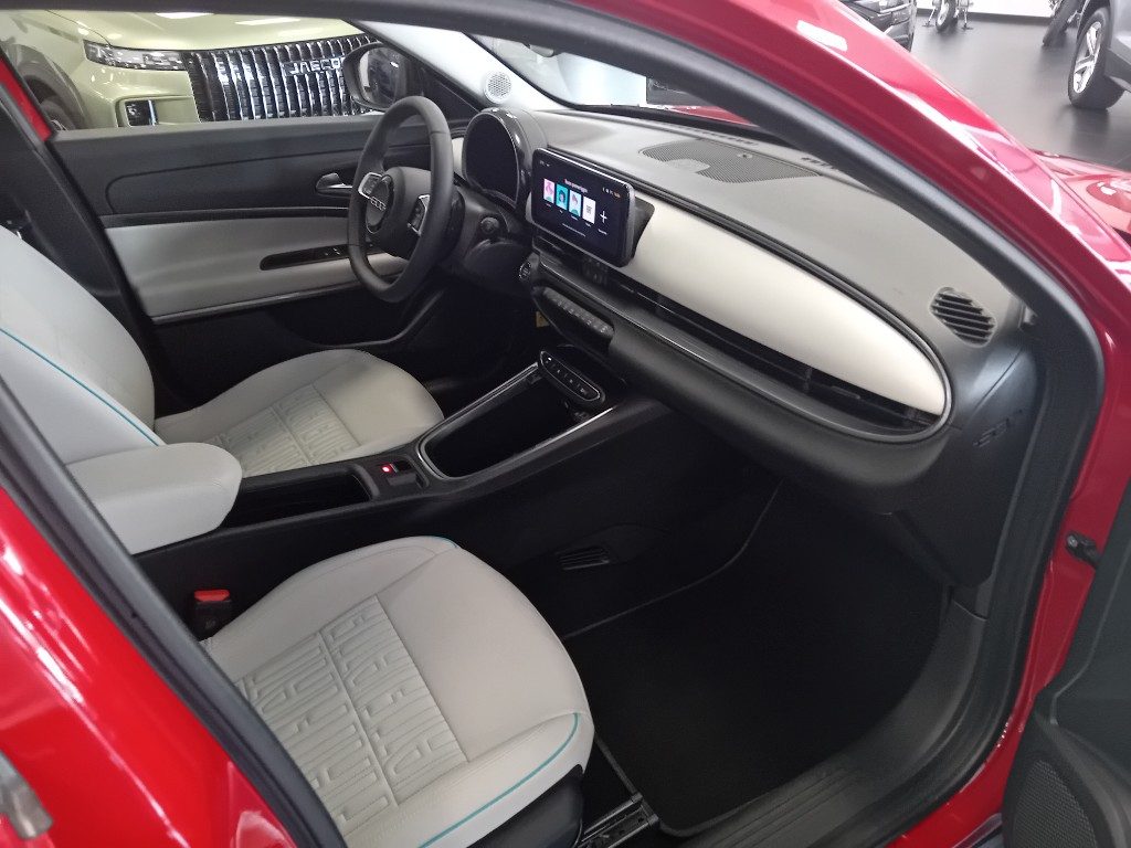 Clicca per ingrandire 600 - Hybrid 100 CV DCT MHEV La Prima