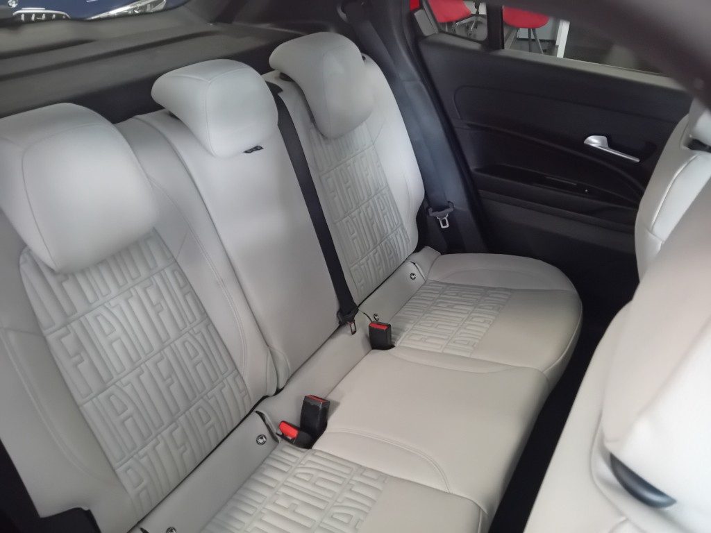 Clicca per ingrandire 600 - Hybrid 100 CV DCT MHEV La Prima