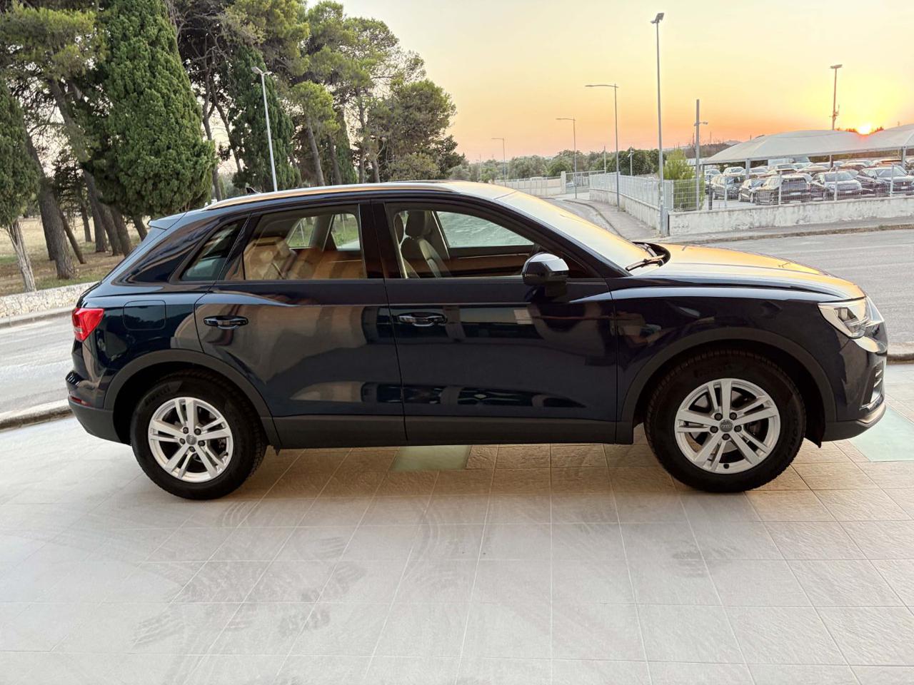 AUDI Q3 35 TDI 150 CV S tronic Business FARI LED - 4