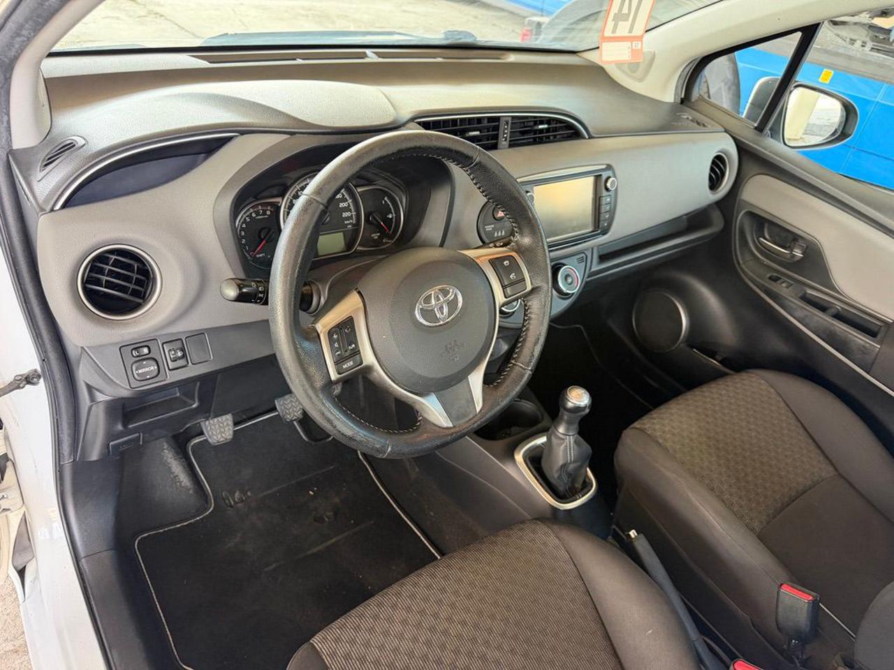 TOYOTA Yaris 1.0 5 porte Active - 10