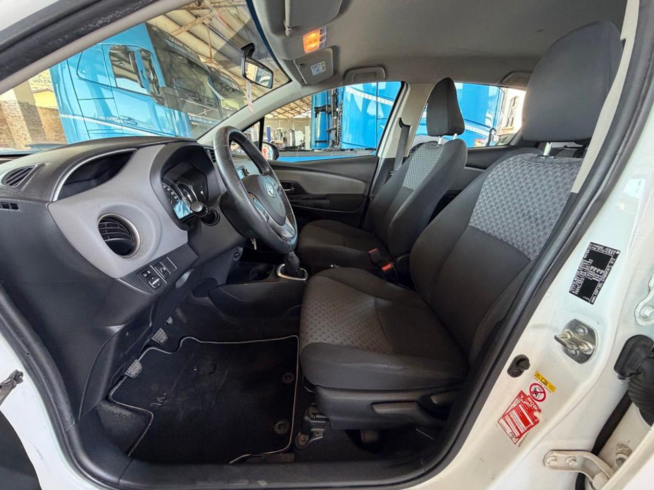 TOYOTA Yaris 1.0 5 porte Active - 9
