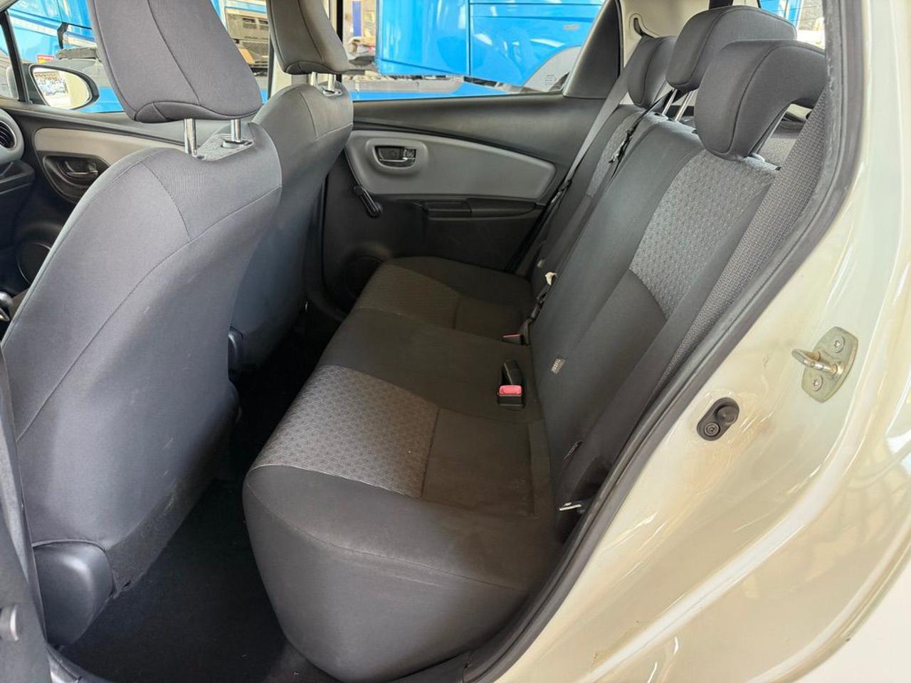 TOYOTA Yaris 1.0 5 porte Active - 11