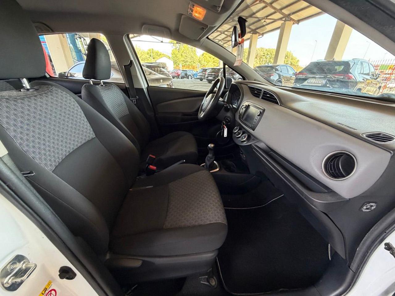 TOYOTA Yaris 1.0 5 porte Active - 14