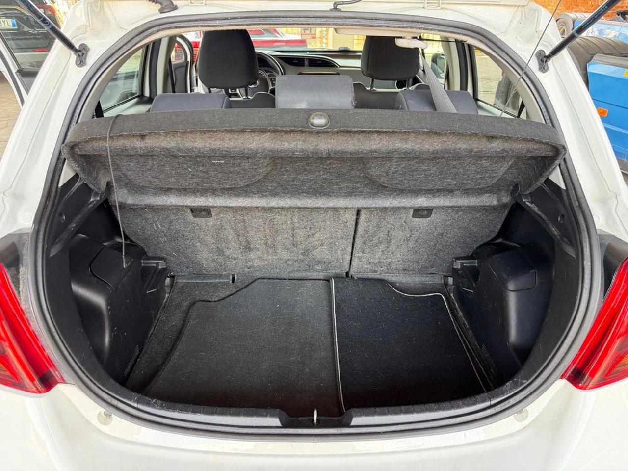 TOYOTA Yaris 1.0 5 porte Active - 12