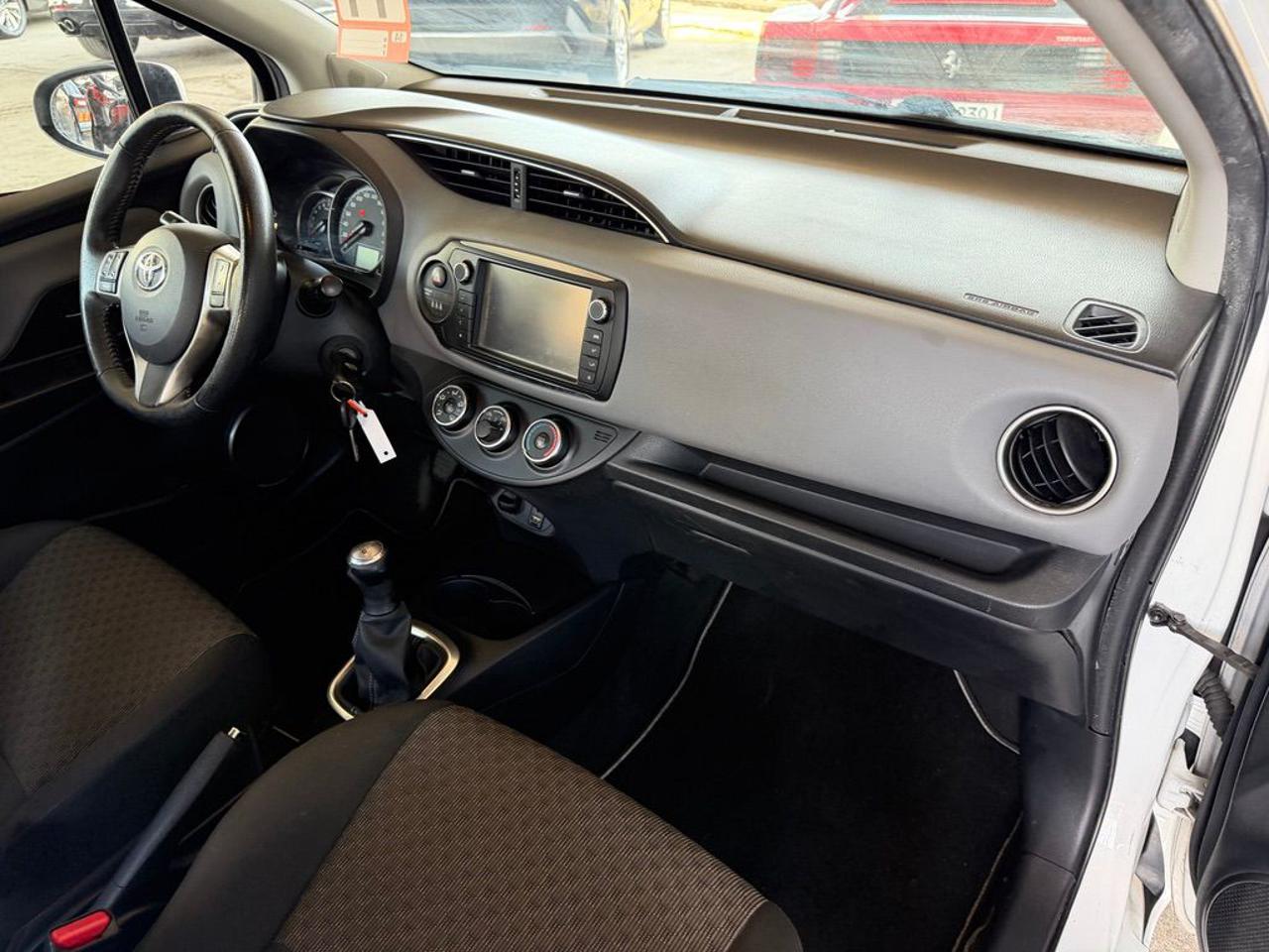 TOYOTA Yaris 1.0 5 porte Active - 15