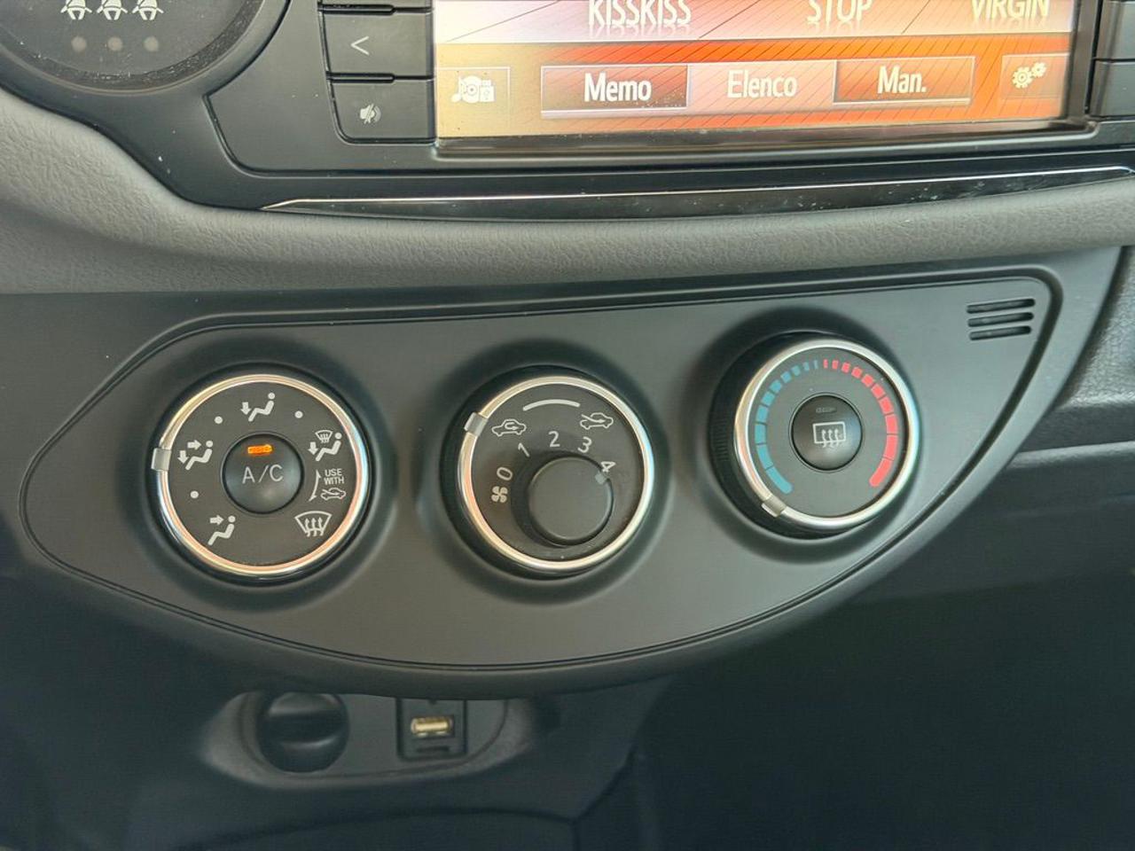 TOYOTA Yaris 1.0 5 porte Active - 18