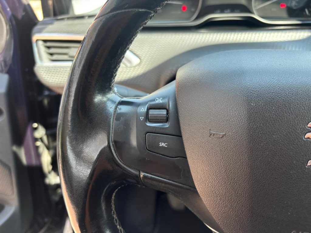 PEUGEOT 208 BlueHDi 75CV Cerchi in lega - 14