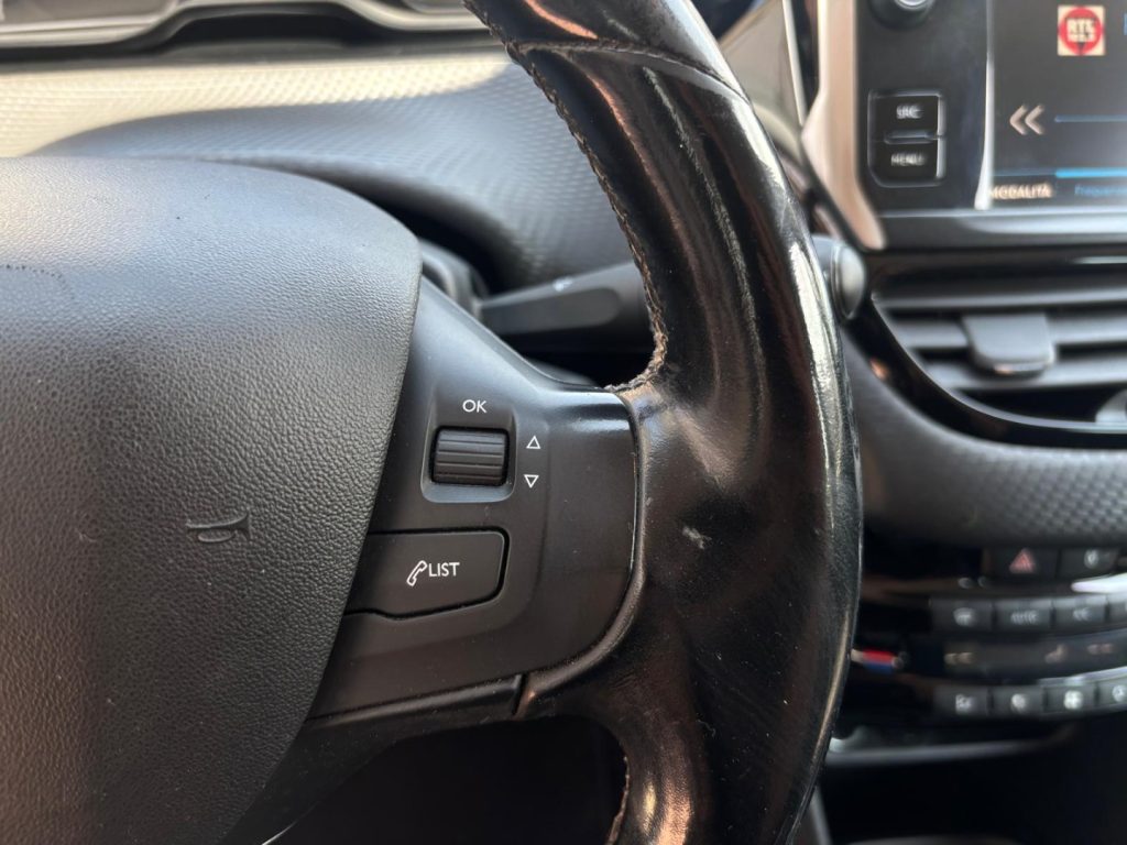 PEUGEOT 208 BlueHDi 75CV Cerchi in lega - 15