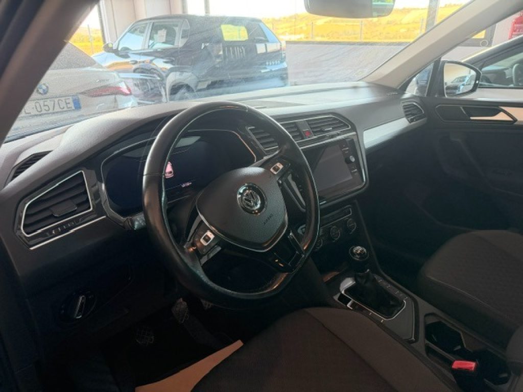 VOLKSWAGEN Tiguan 1.6 TDI SCR Sport R-Line - 10