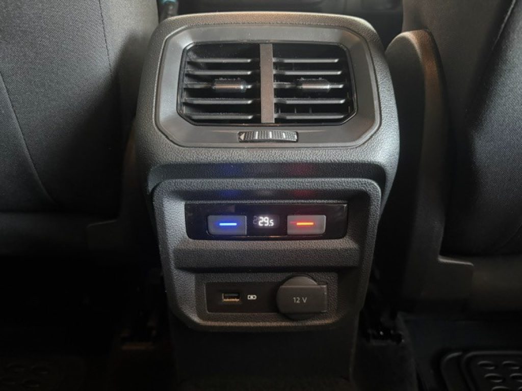 VOLKSWAGEN Tiguan 1.6 TDI SCR Sport R-Line - 23