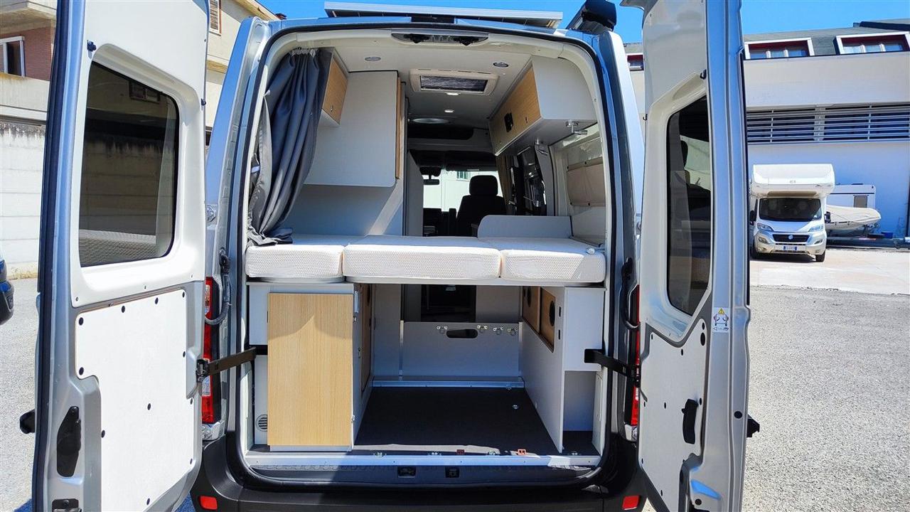 MASTER VAN