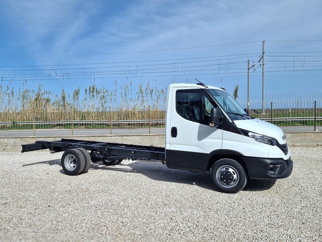 IVECO DAILY  35C18 NUOVO MOTORE 3.0 A TELAIO - 15