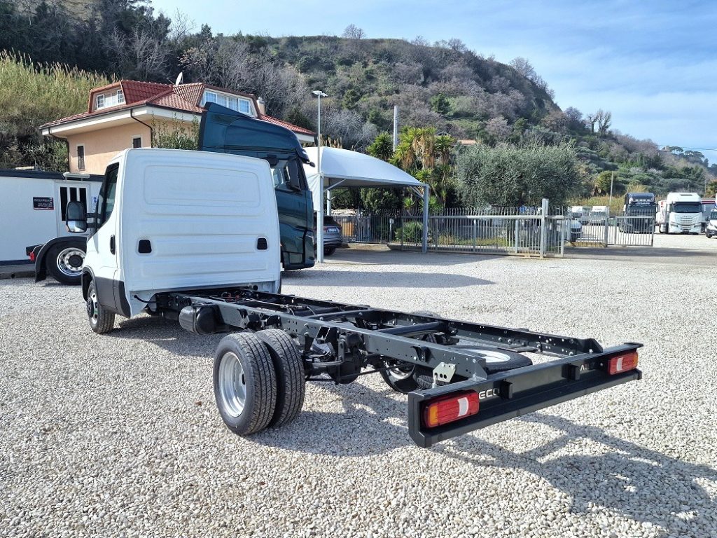 IVECO DAILY  35C18 NUOVO MOTORE 3.0 A TELAIO - 2