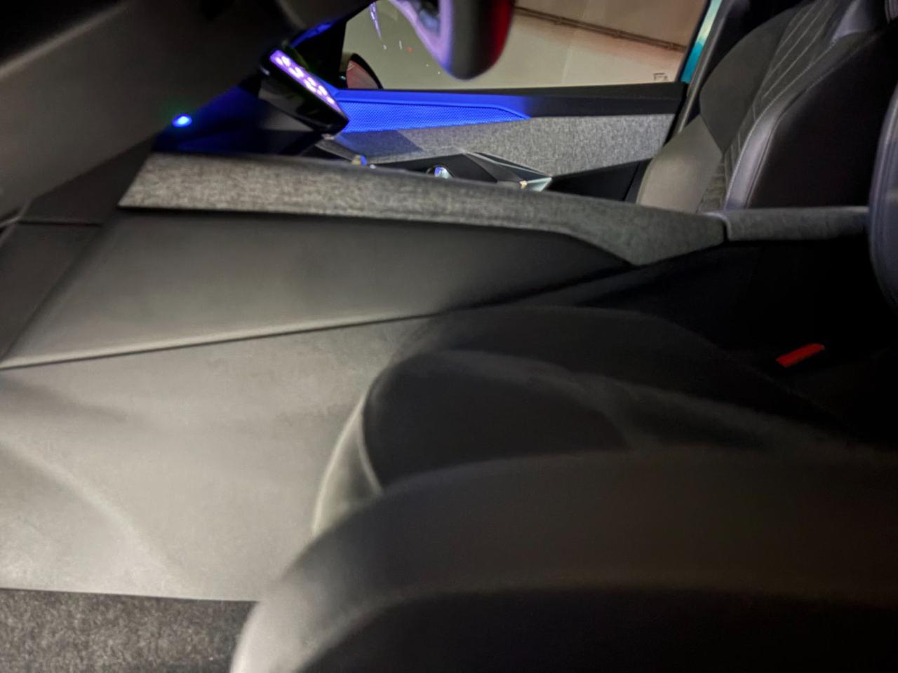 PEUGEOT 3008 Hybrid 136 e-DCS6 GT - 36