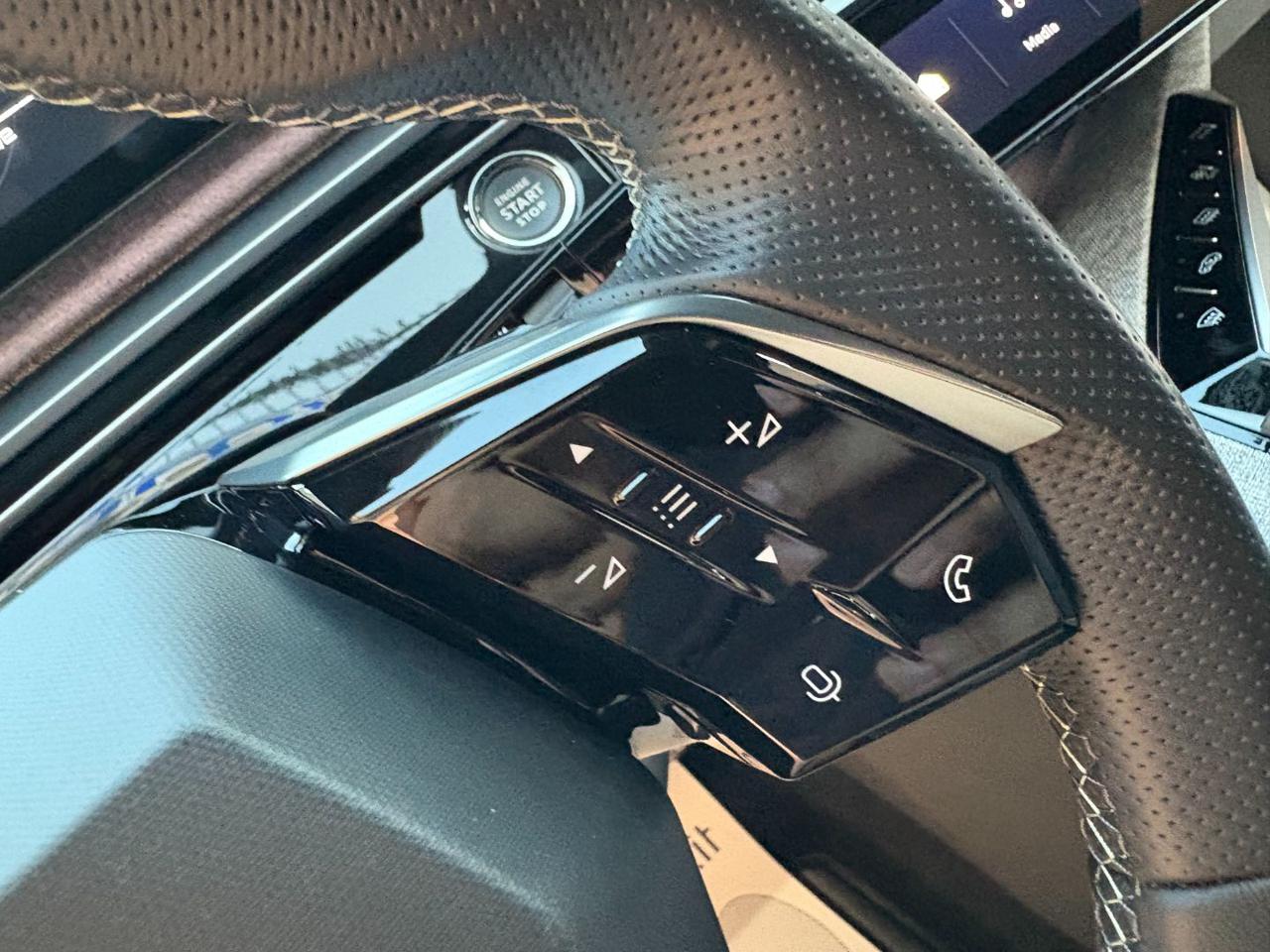 PEUGEOT 3008 Hybrid 136 e-DCS6 GT - 25