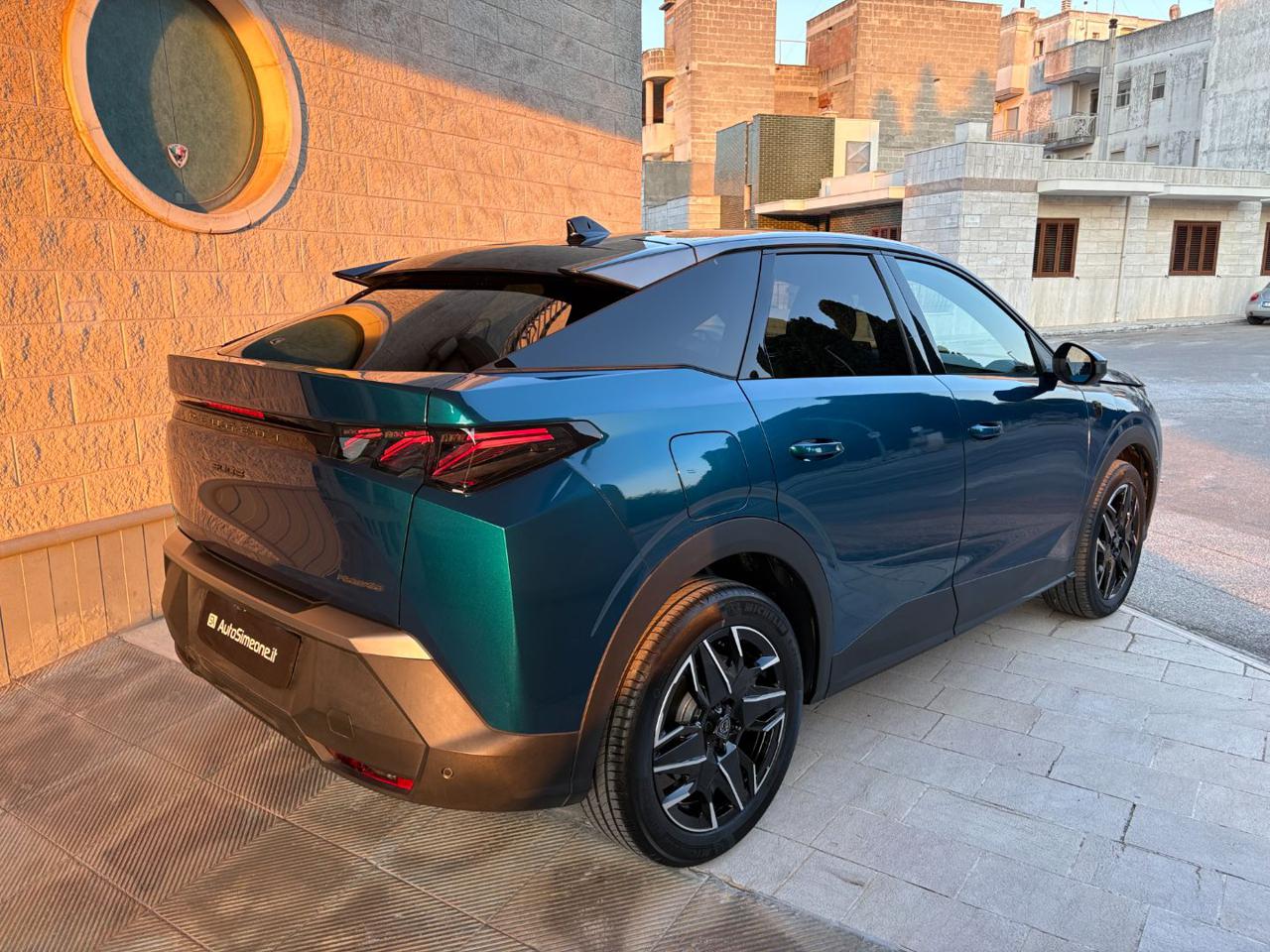 PEUGEOT 3008 Hybrid 136 e-DCS6 GT - 5