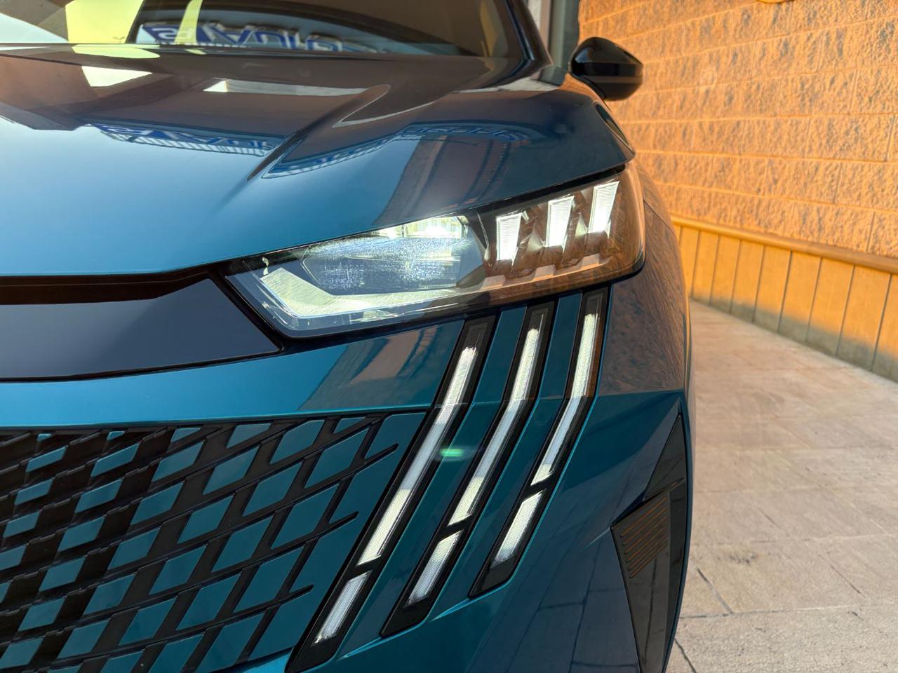 PEUGEOT 3008 Hybrid 136 e-DCS6 GT - 40