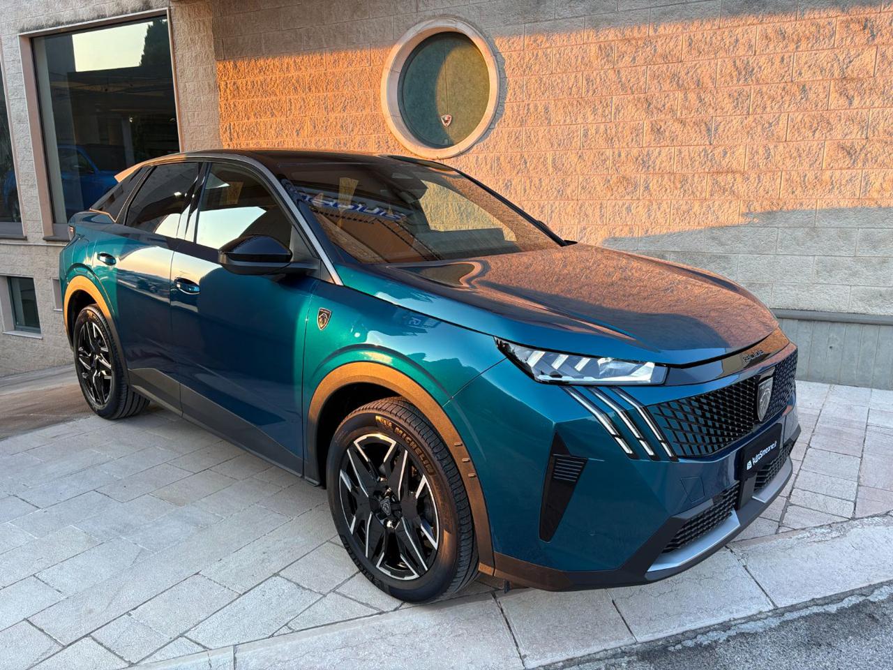 PEUGEOT 3008 Hybrid 136 e-DCS6 GT - 3
