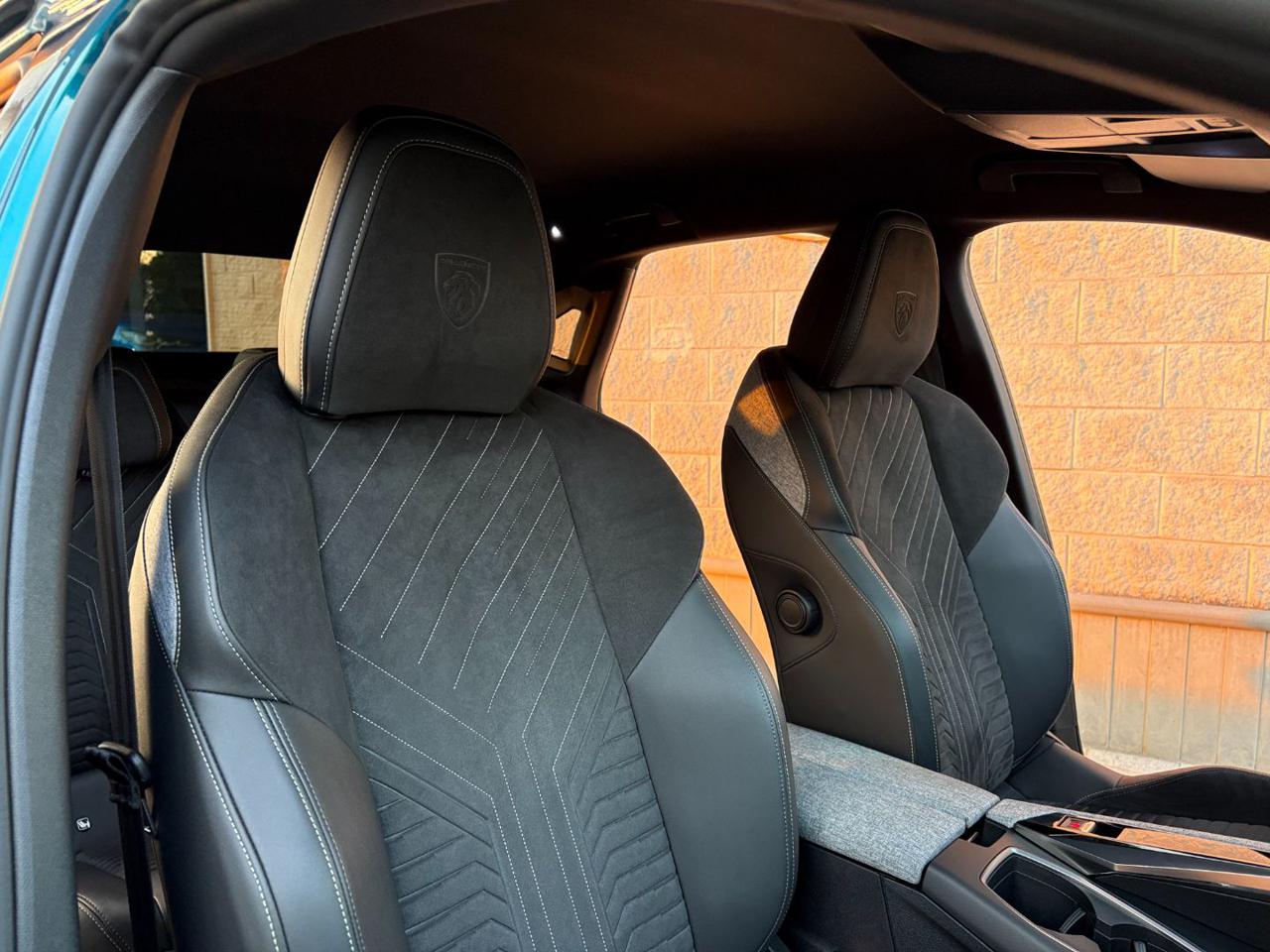 PEUGEOT 3008 Hybrid 136 e-DCS6 GT - 9