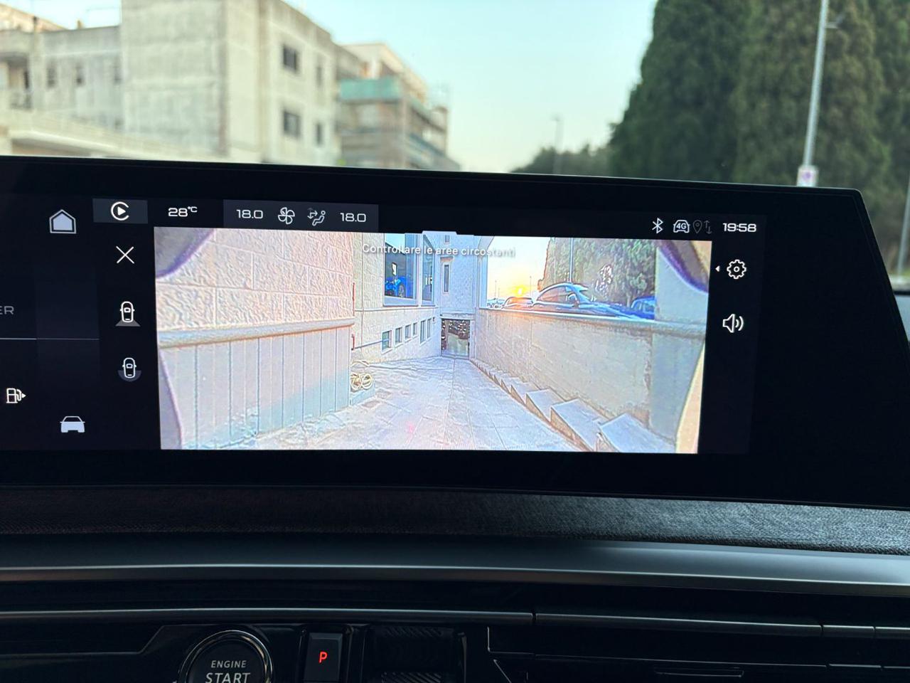 PEUGEOT 3008 Hybrid 136 e-DCS6 GT - 31