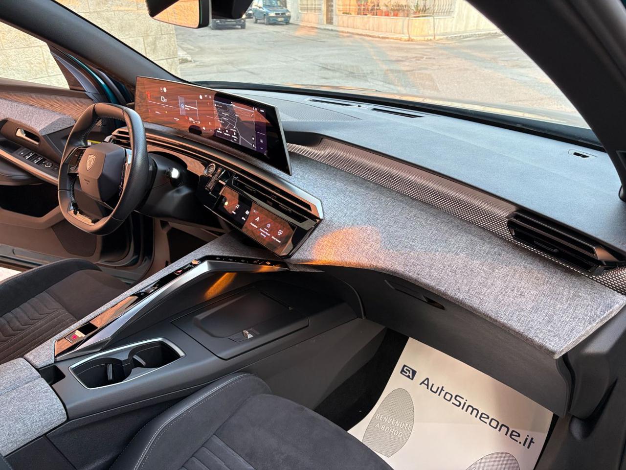 PEUGEOT 3008 Hybrid 136 e-DCS6 GT - 13