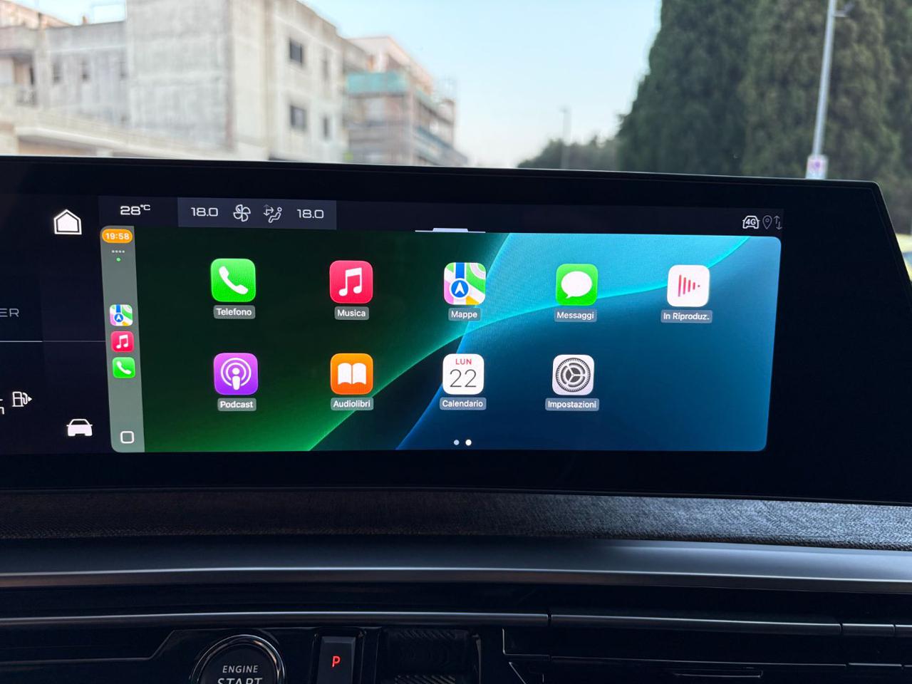 PEUGEOT 3008 Hybrid 136 e-DCS6 GT - 32