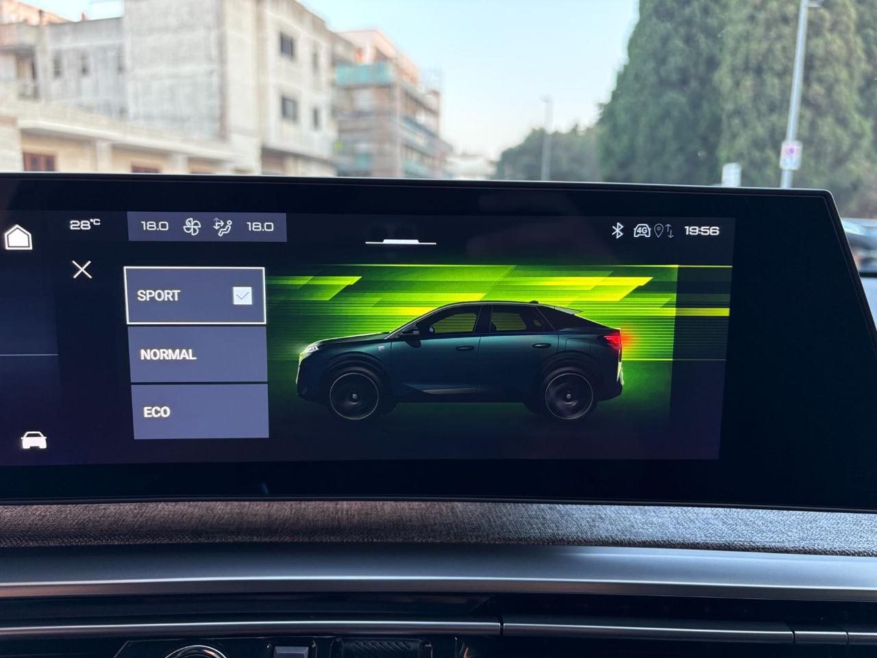 PEUGEOT 3008 Hybrid 136 e-DCS6 GT - 28