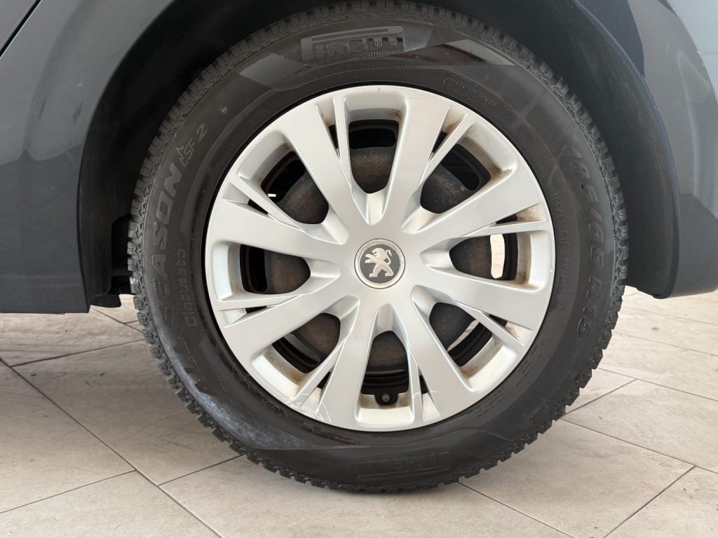 PEUGEOT 208 1° serie PureTech 68 5 porte Access - 21